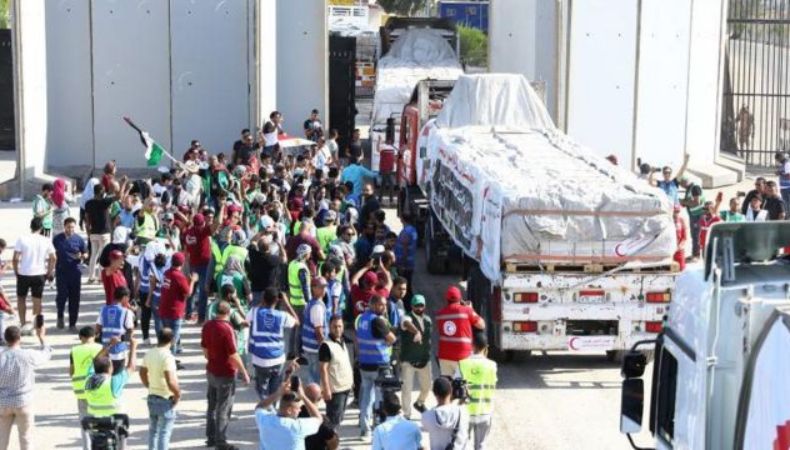 Varios palestinos fallecieron en una entrega de ayuda humanitaria en Gaza.