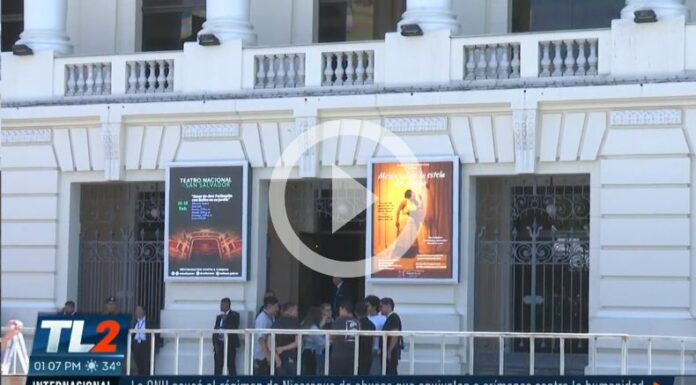 Credenciales en el Teatro Nacional