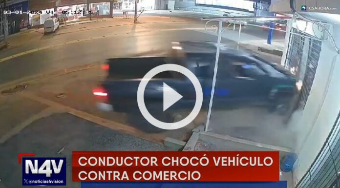 Conductor chocó contra local comercial en Villa Elisa, Argentina.