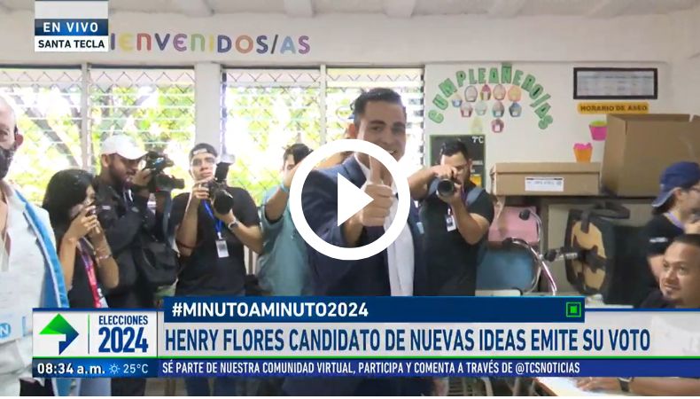 Henry Flores ejerció su voto en Santa Tecla