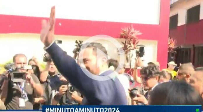 Mario Duran ejerce su voto