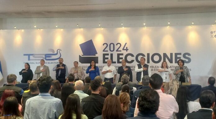 TSE juramenta a miembros de las mesas electorales