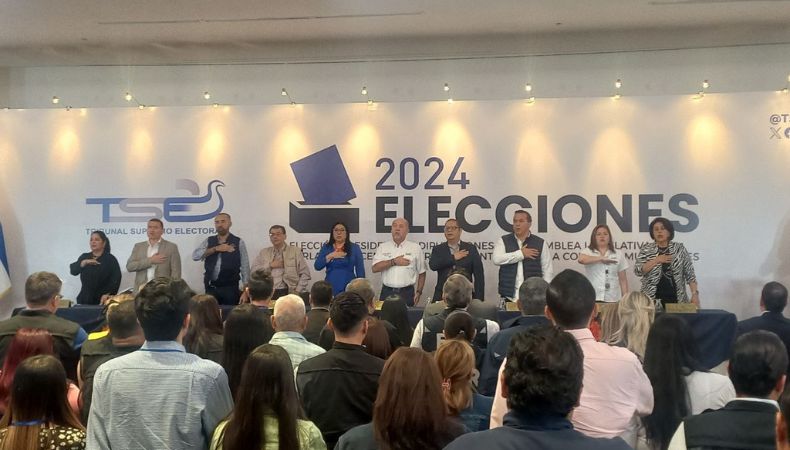TSE juramenta a miembros de las mesas electorales