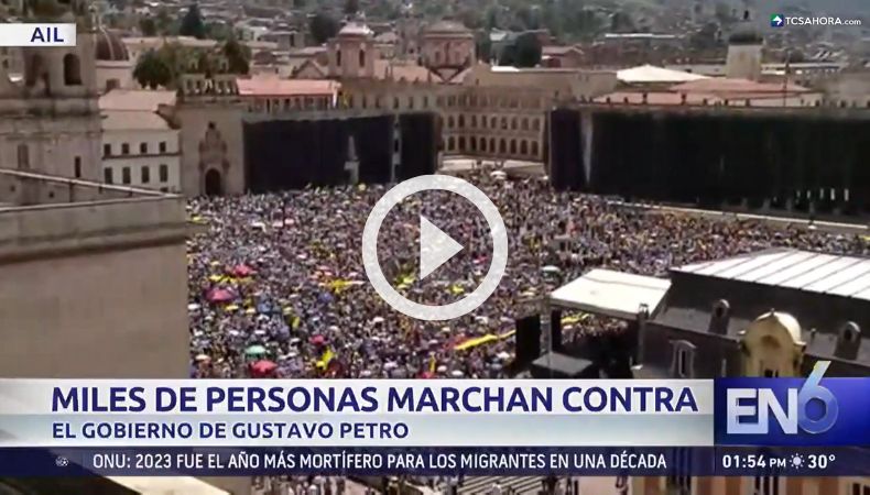 Miles de personas en Colombia protestaron en contra del gobierno de Gustavo Petro.