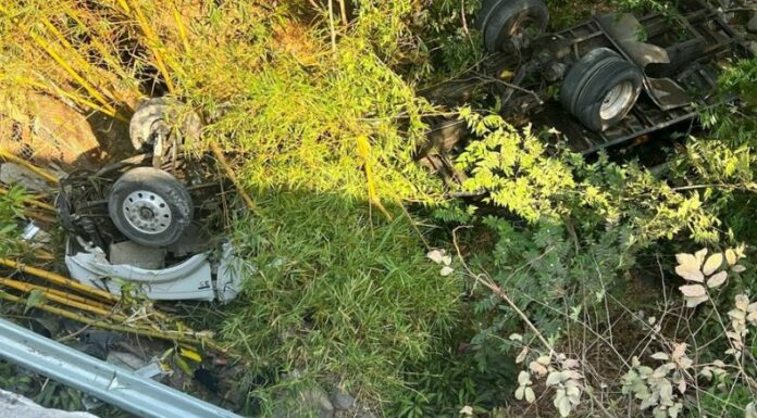 Pipa pierde el control y cae a un barranco en La Libertad