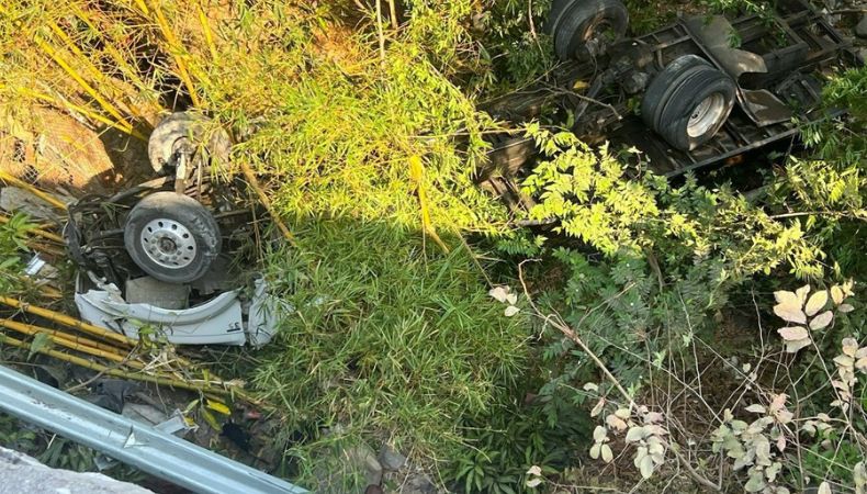 Pipa pierde el control y cae a un barranco en La Libertad