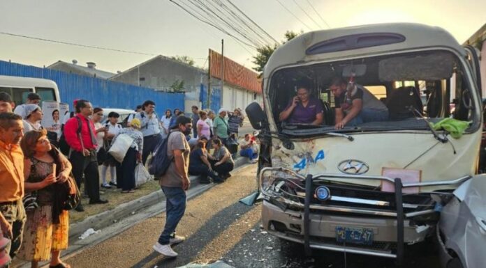 Accidente de microbús del transporte colectivo en Soyapango