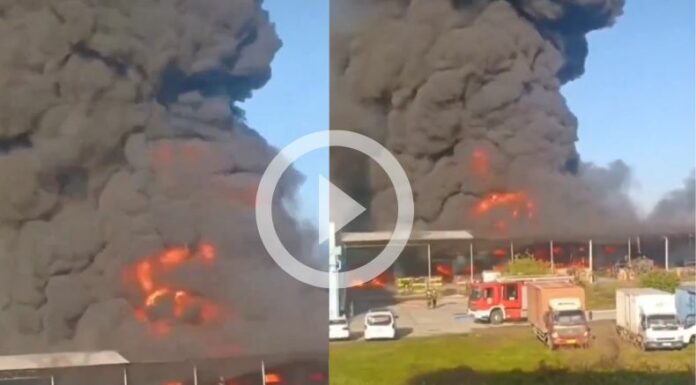 Incendio consume almacén en China