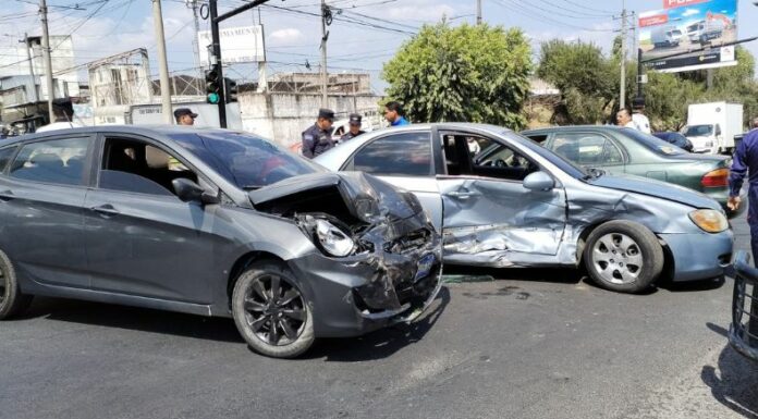 Reportan accidente de tránsito en intersección del bulevar Venezuela.