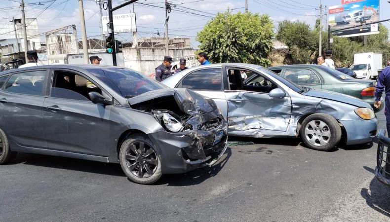 Reportan accidente de tránsito en intersección del bulevar Venezuela.