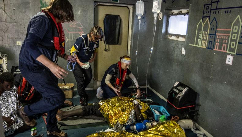 Mueren personas tras naufragio en el Mediterráneo