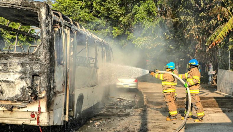 Ahora | Autobús de la ruta 5 se incendia en colonia Málaga