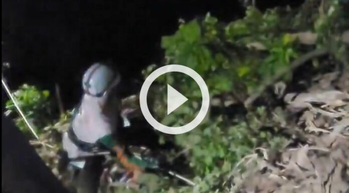 Rescatan a hombre que cayó en un barranco en Los Chorros.