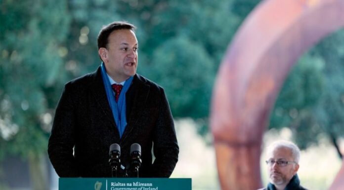Primer ministro irlandés, Leo Varadkar dimite a su cargo