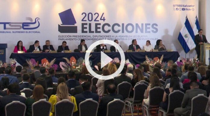TSE entrega credenciales a diputados electos a la Asamblea Legislativa.