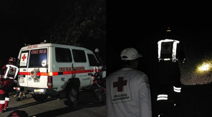 Rescatan a dos personas extraviadas en el cerro Santa Lucía, Santa Ana.