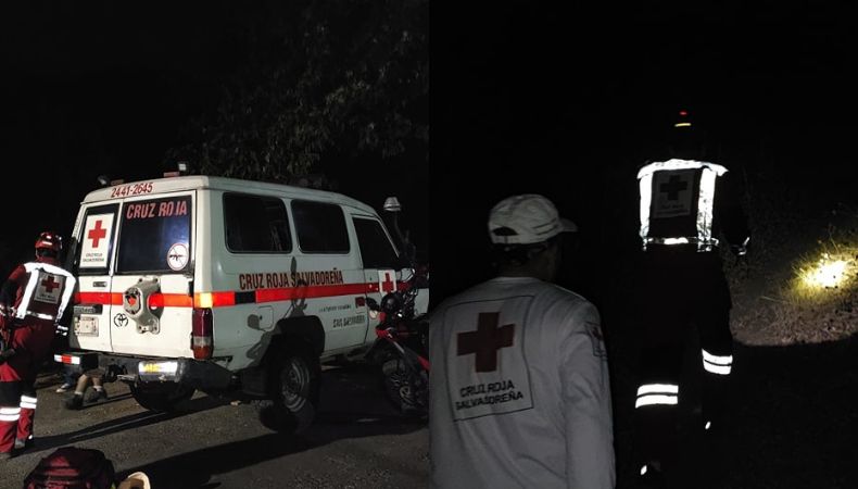 Rescatan a dos personas extraviadas en el cerro Santa Lucía, Santa Ana.
