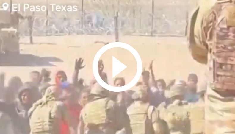 Migrantes y policías se enfrentan en la frontera de Estados Unidos Migrantes y policías se enfrentan en la frontera de Estados Unidos