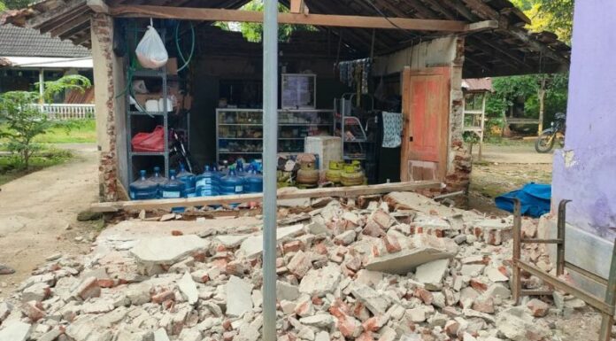 Potente sismo de 6.4 en Java, Indonesia.