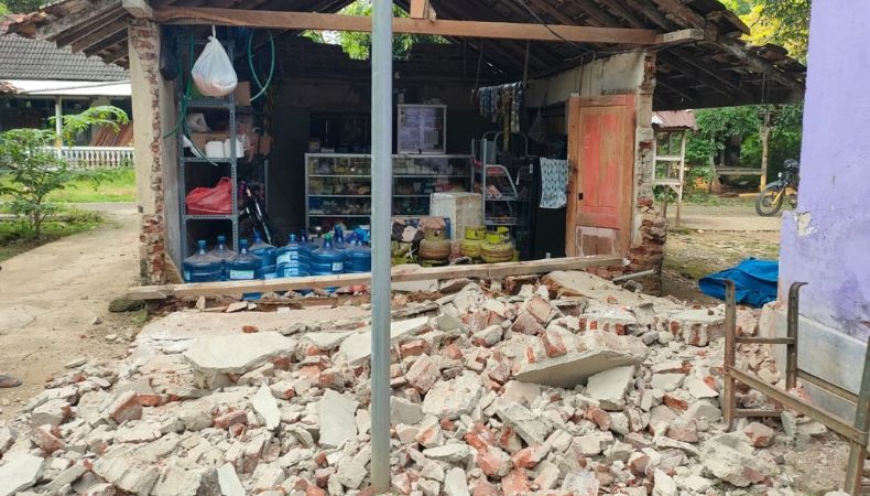 Potente sismo de 6.4 en Java, Indonesia.