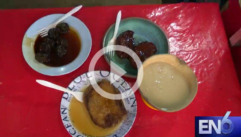 Comerciantes preparan platillos típicos