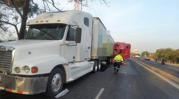 Reportan accidente entre dos cabezales en la carretera de Oro.