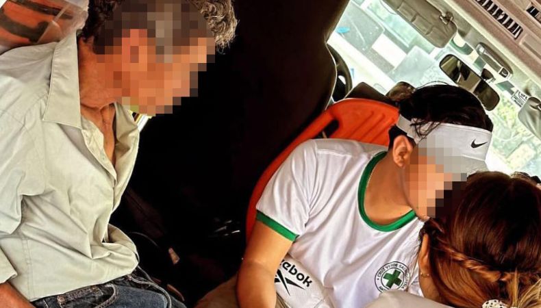 Varias personas afectadas por picaduras de abeja en calle al Boquerón.