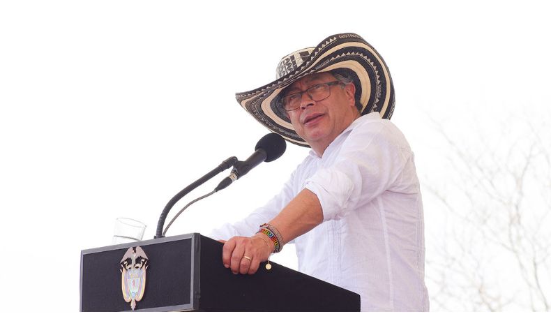 Petro amenaza con romper relaciones con Israel