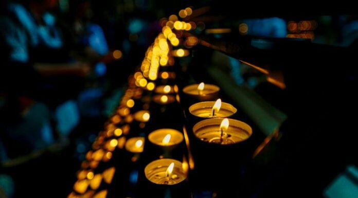 Sábado de Gloria: Iglesia católica celebra la vigilia pascual