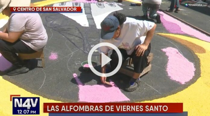 Así va la elaboración de alfombras este Viernes Santo.