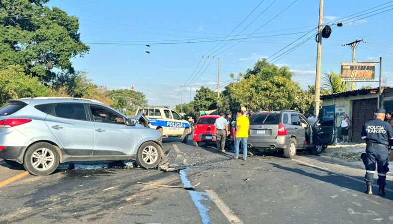 Varios lesionados tras accidente de tránsito en el bypass hacia Chalchuapa.