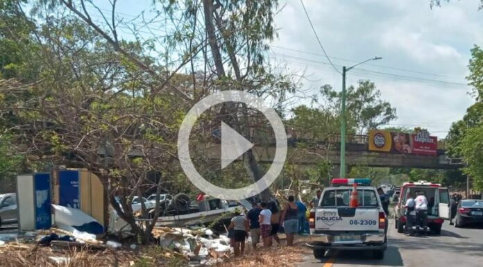 Accidente un camión choca en el Km. 37 de la Autopista Comalapa