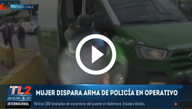 Una mujer disparó en contra de los policías