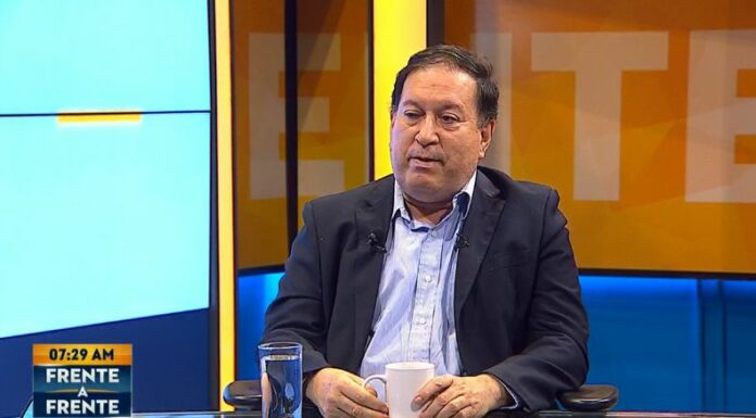 Carlos Acevedo, Economista