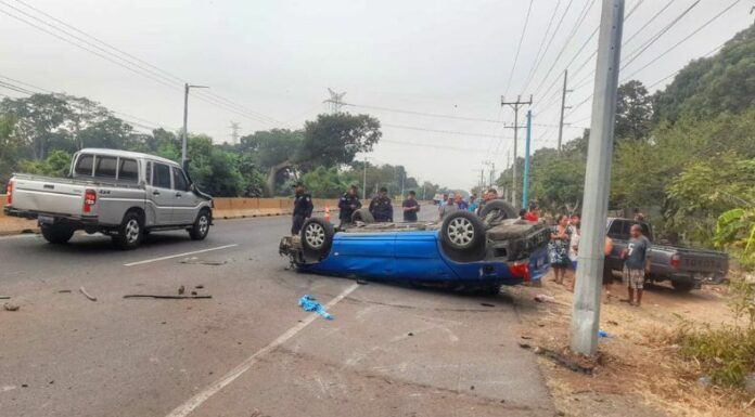 Dos lesionados tras accidente en la carretera a Acajutla.