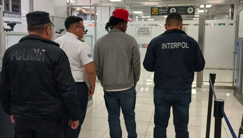Autoridades salvadoreñas entregan a dominicano con difusión roja