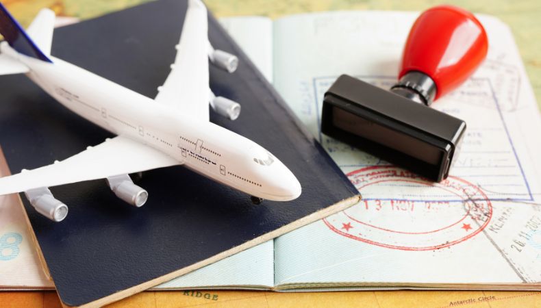 Nayib Bukele ofrece pasaportes gratuitos a profesionales del extranjero