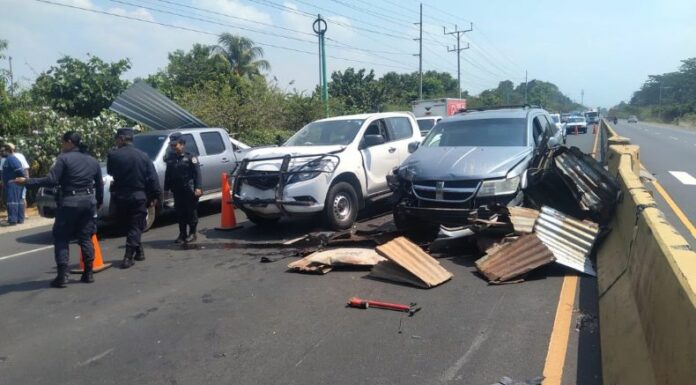 Triple accidente de tránsito en Sonsonate.