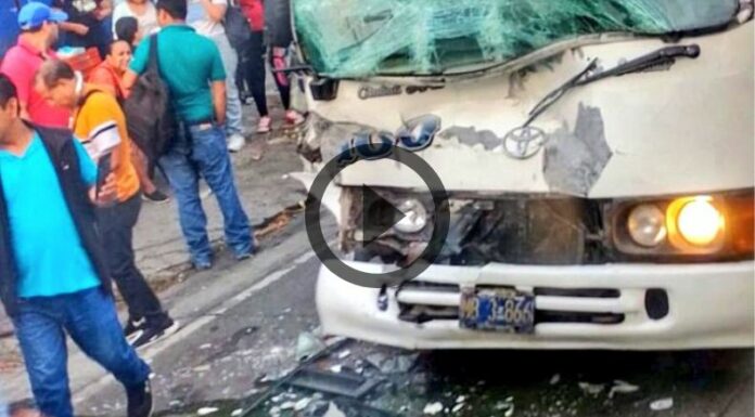 Varios lesionados tras fuerte accidente entre autobuses