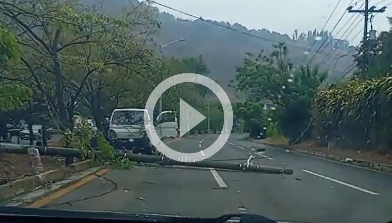 Accidente en la autopista Comalapa genera tráfico colapsado