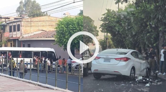 Reportan accidente de tránsito frente al parque Centenario.