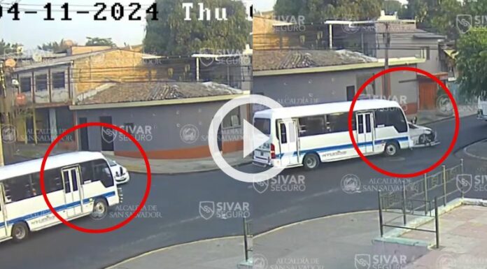 Cámara capta accidente en las cercanías del parque Centenario.