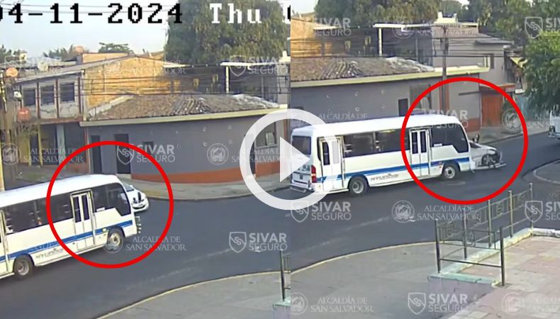 Cámara capta accidente en las cercanías del parque Centenario.