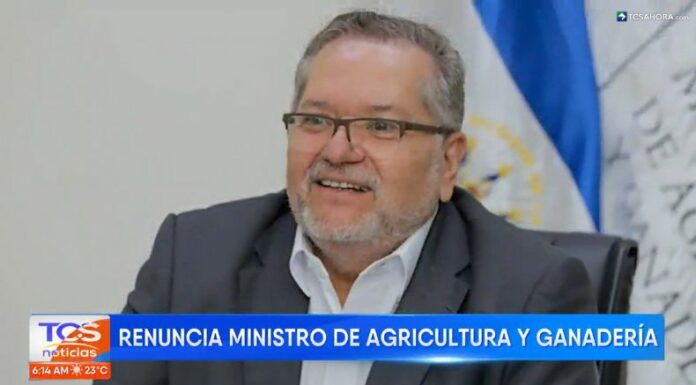 Renuncia el ministro de Agricultura y Ganadería, Óscar Guardado.
