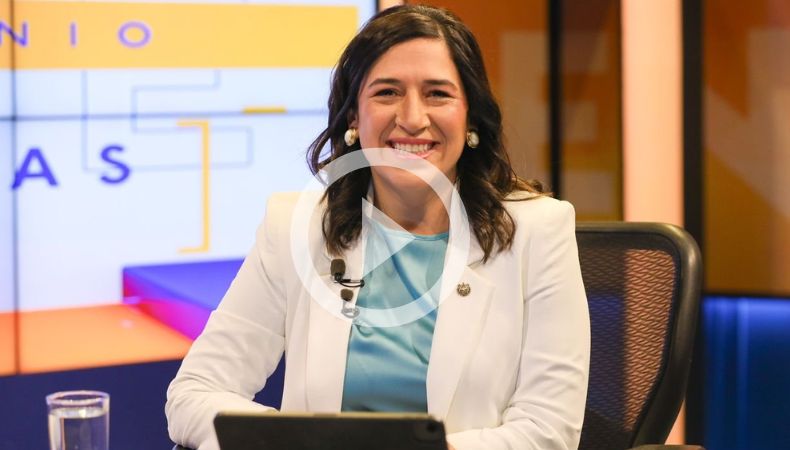 Ministra de Económica, María Luisa Hayem: 