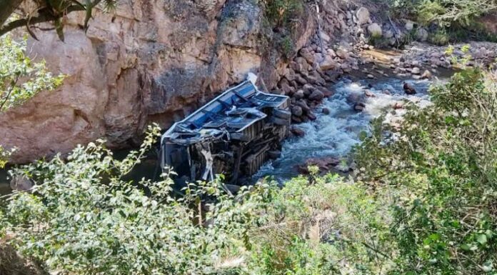 Fatal accidente de autobús deja varias personas fallecidas.
