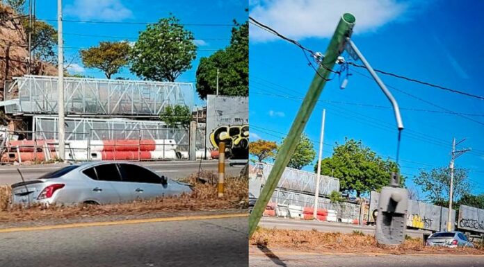 Conductora colisionó contra poste en la autopista a Comalapa.