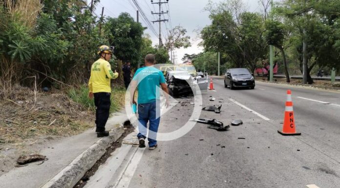 [Video] Aparatoso accidente cobra la vida de una persona