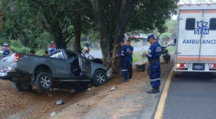 Accidente de tránsito deja tres lesionados en Cojutepeque.