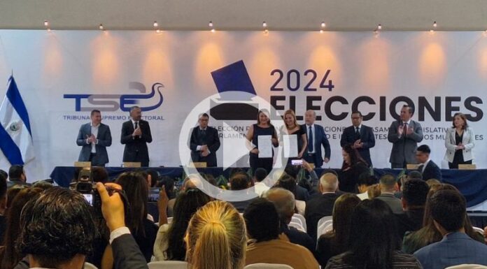 TSE entrega de credenciales a diputados del Parlacen